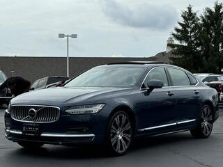 2022 Volvo S90