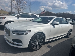 2022 Volvo S90