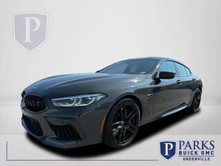 2022 BMW M8