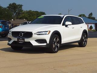 2022 Volvo V60 Cross Country