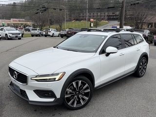 2022 Volvo V60 Cross Country