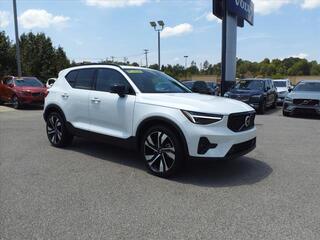 2025 Volvo XC40