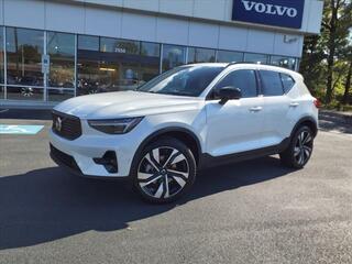 2025 Volvo XC40