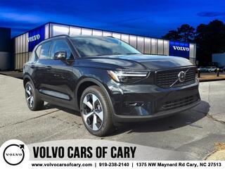 2025 Volvo XC40