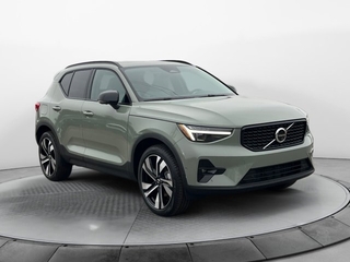 2025 Volvo XC40