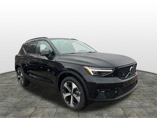 2025 Volvo XC40