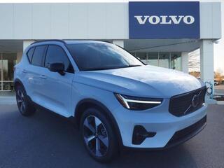 2025 Volvo XC40