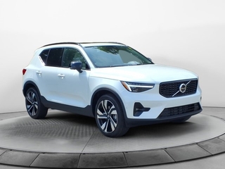 2025 Volvo XC40