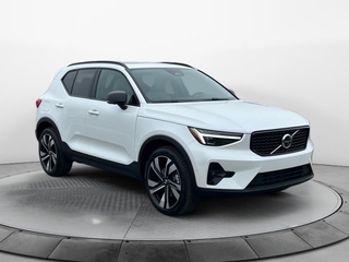 2025 Volvo XC40