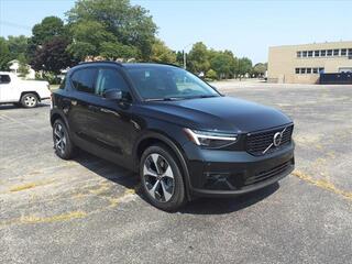 2025 Volvo XC40