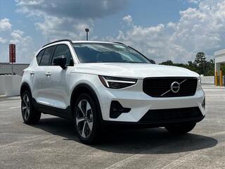 2025 Volvo XC40