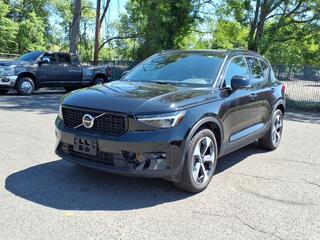 2025 Volvo XC40