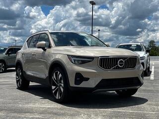 2025 Volvo XC40