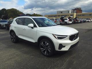 2025 Volvo XC40