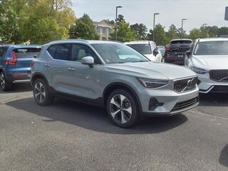 2025 Volvo XC40