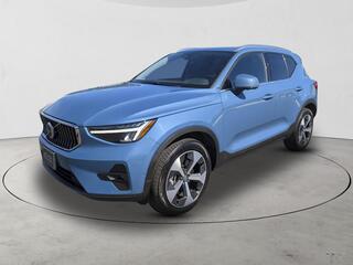 2025 Volvo XC40