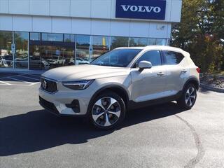 2025 Volvo XC40