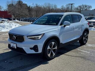 2025 Volvo XC40