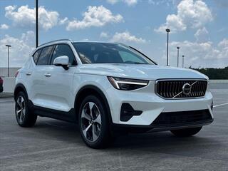 2025 Volvo XC40