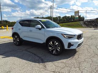 2025 Volvo XC40