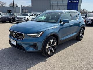 2025 Volvo XC40
