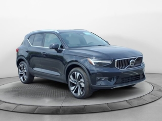 2025 Volvo XC40
