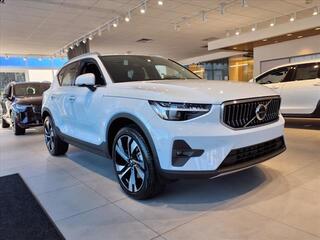 2025 Volvo XC40