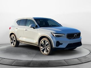 2025 Volvo XC40