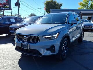 2025 Volvo XC40