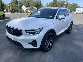2025 Volvo XC40