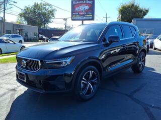 2025 Volvo XC40