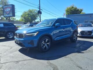 2025 Volvo XC40