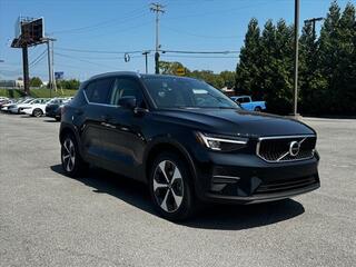 2025 Volvo XC40