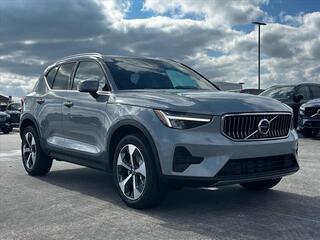 2025 Volvo XC40