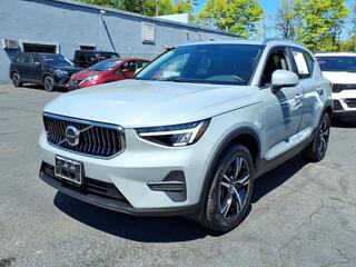2025 Volvo XC40
