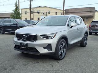 2025 Volvo XC40