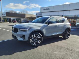 2025 Volvo XC40