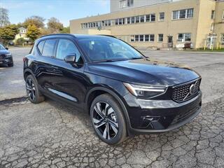 2025 Volvo XC40