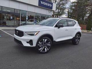 2025 Volvo XC40