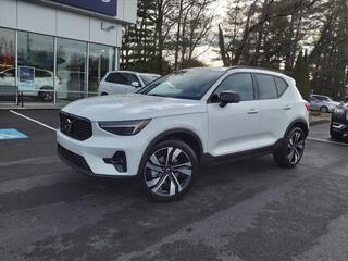 2025 Volvo XC40