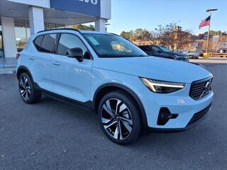 2025 Volvo XC40