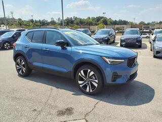 2025 Volvo XC40