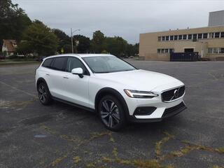 2025 Volvo V60 Cross Country