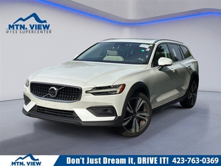 2025 Volvo V60 Cross Country