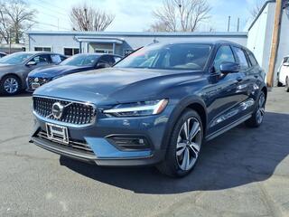 2025 Volvo V60 Cross Country