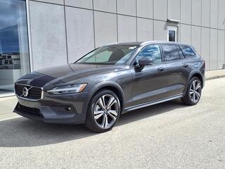 2025 Volvo V60 Cross Country