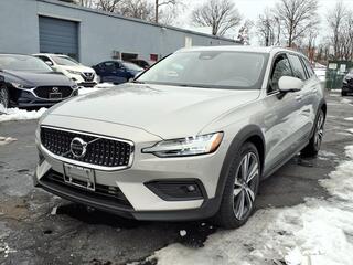 2025 Volvo V60 Cross Country
