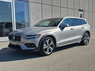 2025 Volvo V60 Cross Country