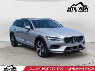 2025 Volvo V60 Cross Country