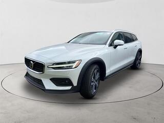 2025 Volvo V60 Cross Country